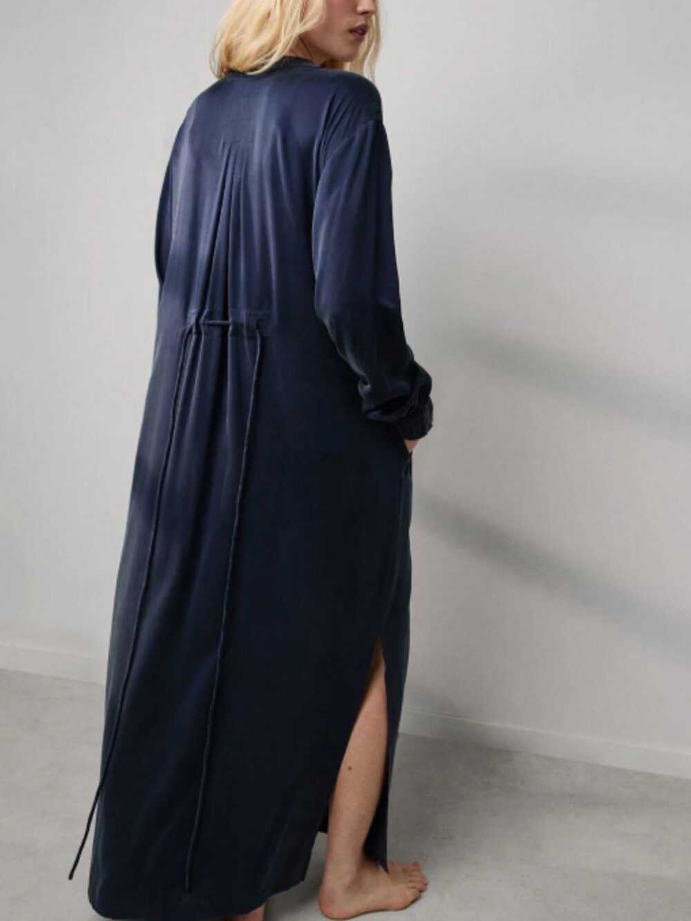 Lunya Washable Silk Robe Size L/XL *sold out online*